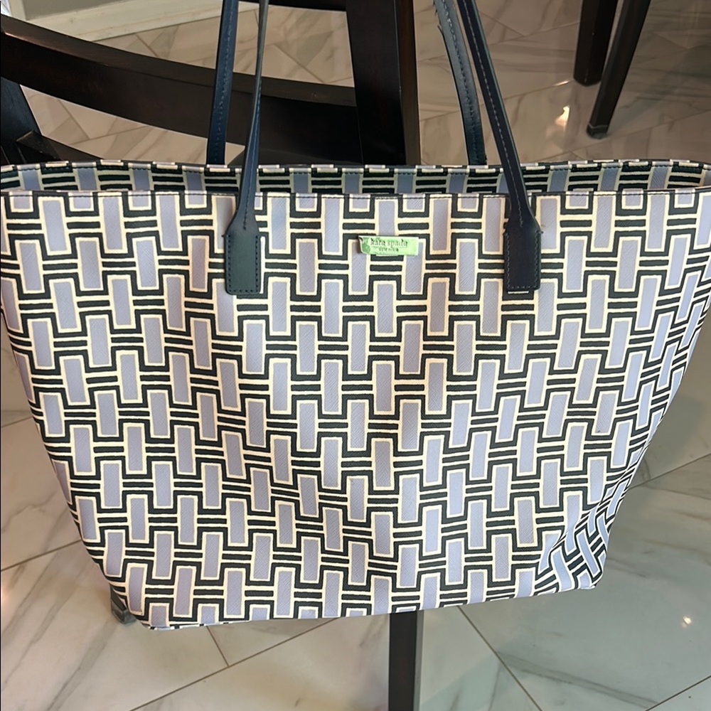 Kate Spade New York Harding Street Geo Large Tote. - Picture 3 of 16